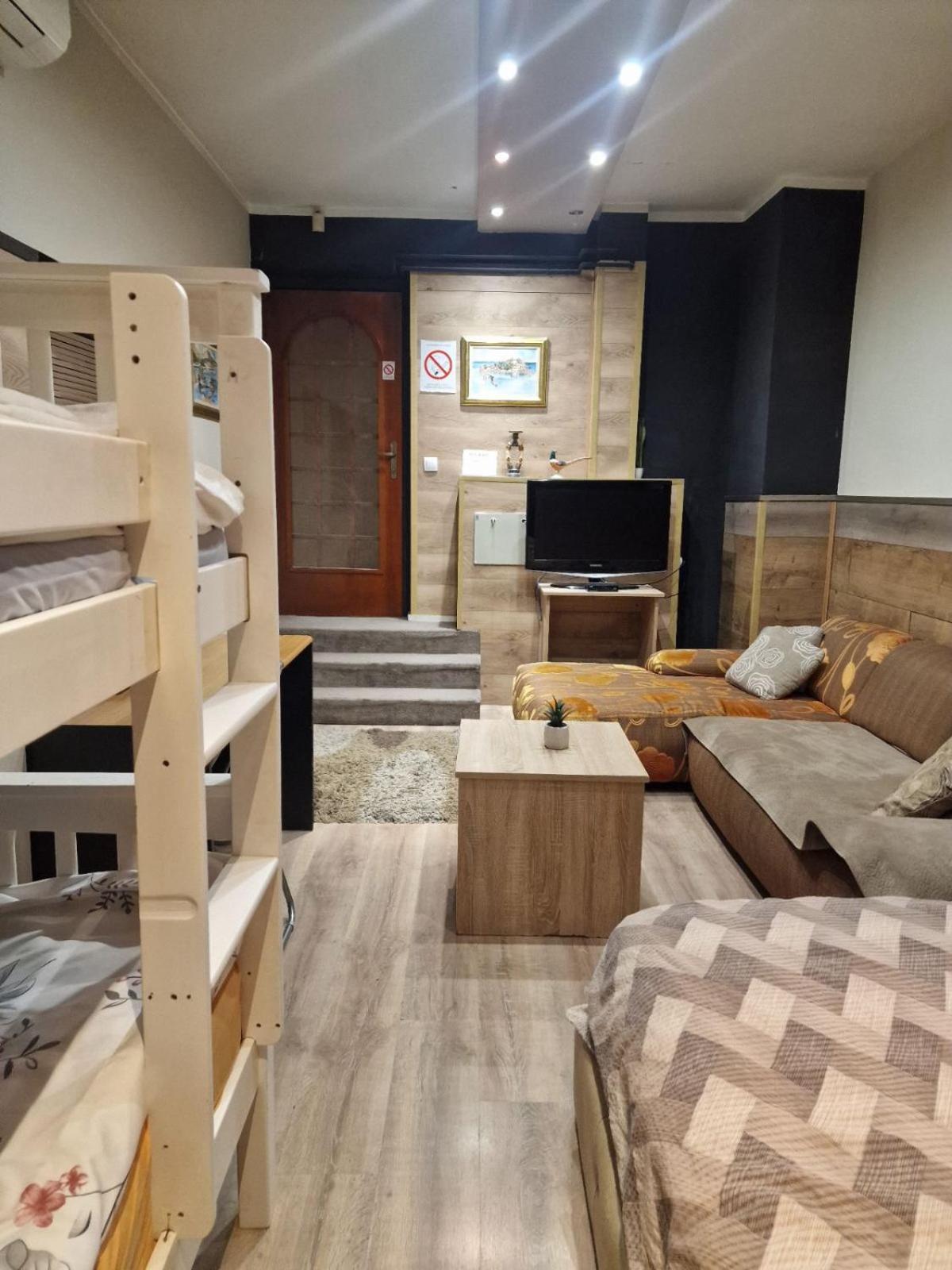 Guest House Maja Νόβι Σαντ Εξωτερικό φωτογραφία